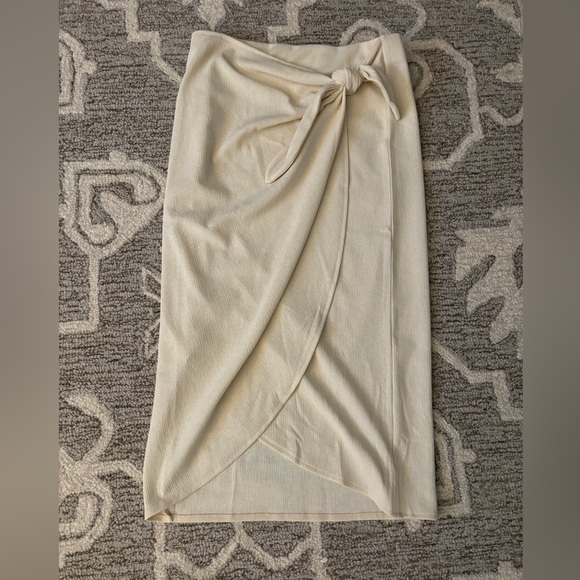 H&M Dresses & Skirts - NWT H&M Cream Wrap Midi Skirt, off-white Size Medium